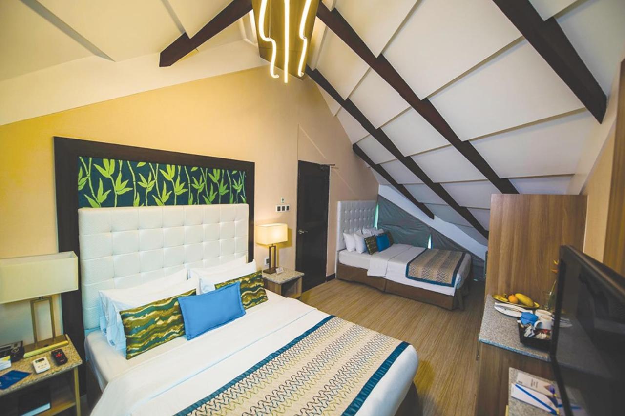 Acuatico Beach Resort & Hotel Inc. Сан Хуан Екстериор снимка